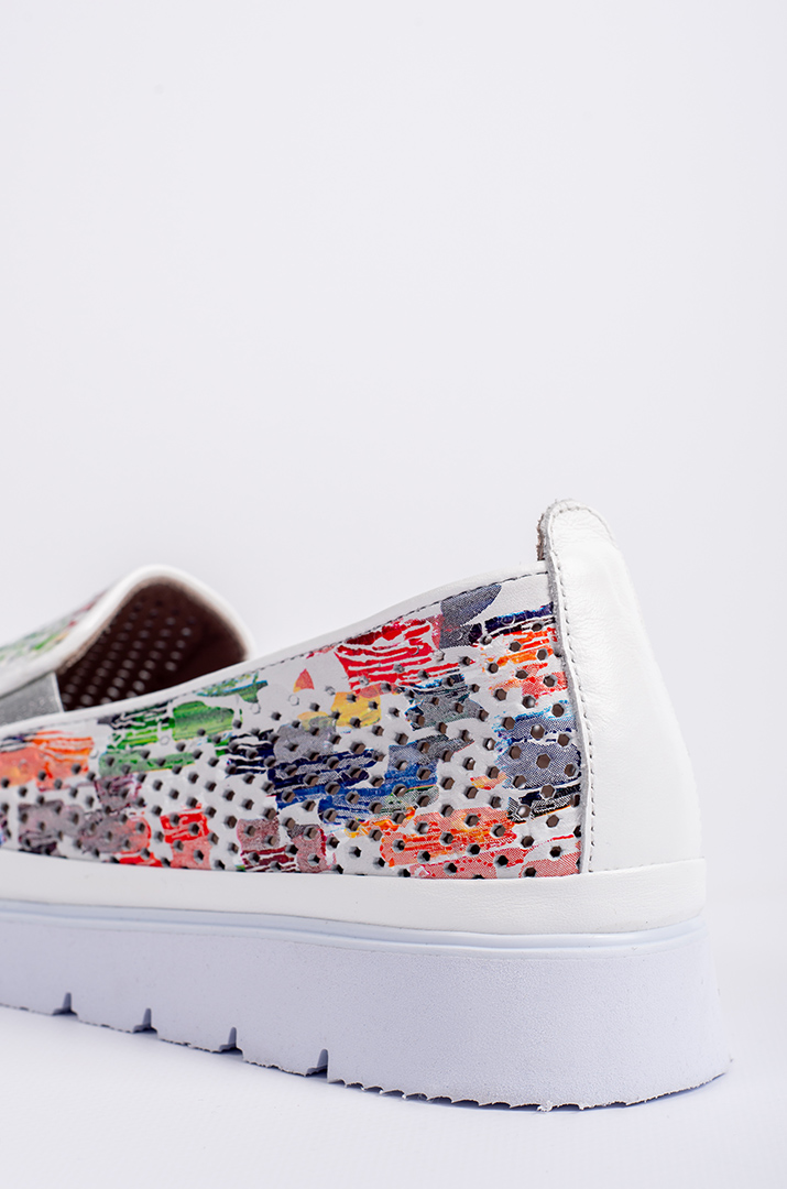 Разноцветные кожаные слипоны на широкие ножки больших размеров