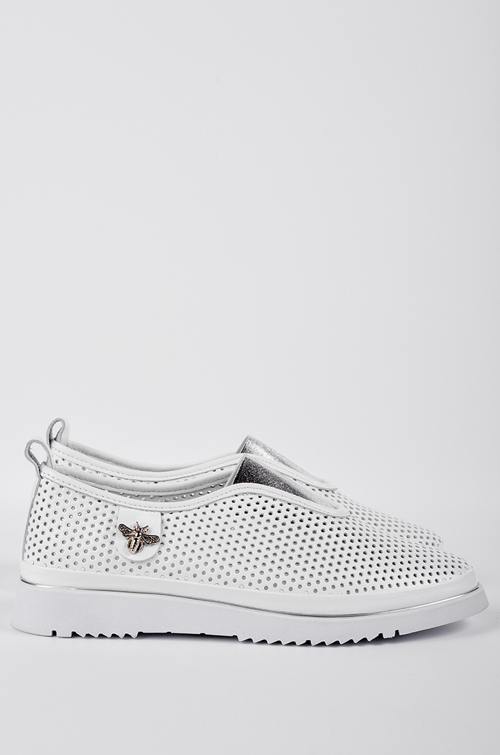 Сліпони в білому кольорі з декоративним акцентом великих розмірів