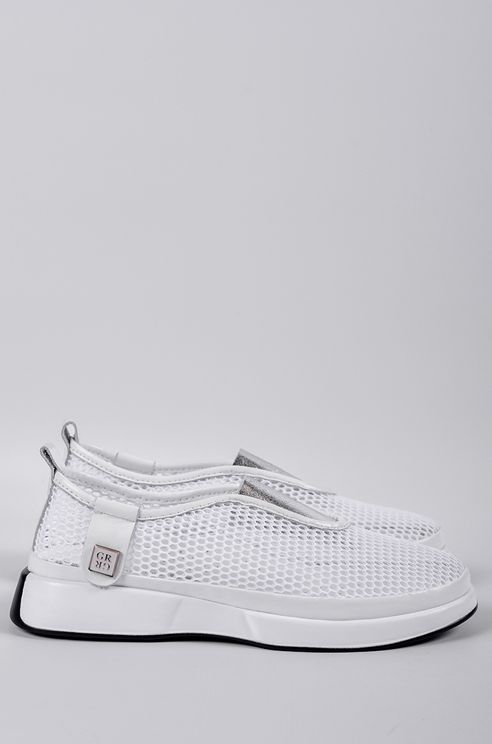 Білі сліпони з перфорованим верхом та сріблястою вставкою великих розмірів