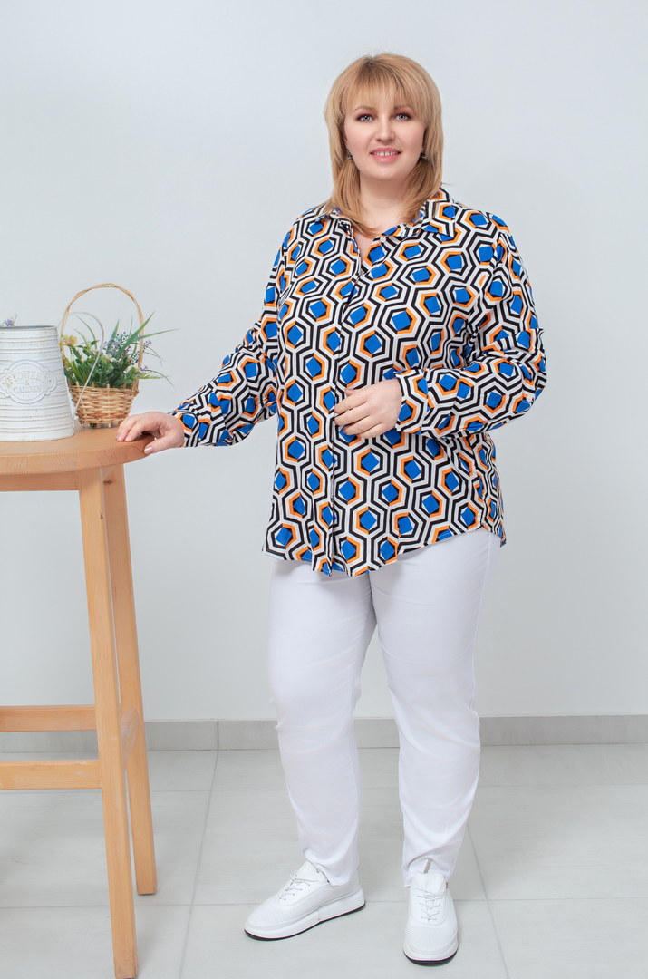 Рубашка длинная в геометрический принт супер батал