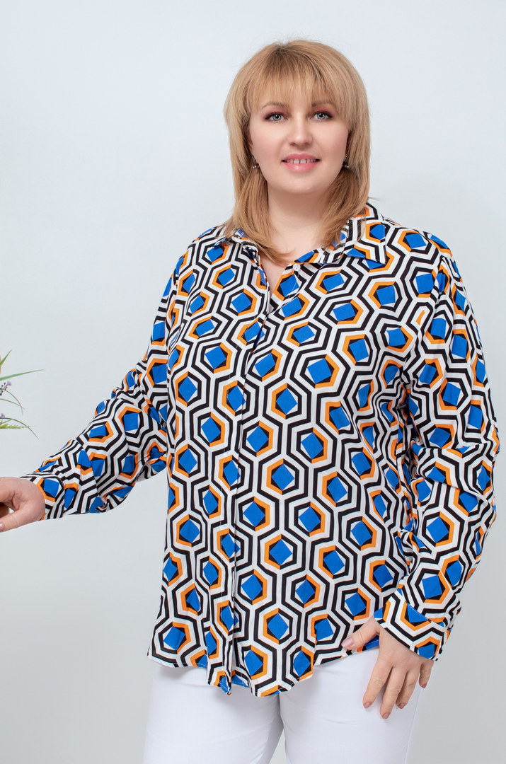 Рубашка длинная в геометрический принт супер батал