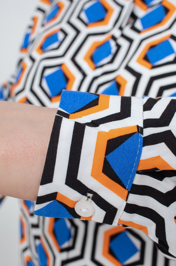 Рубашка длинная в геометрический принт супер батал