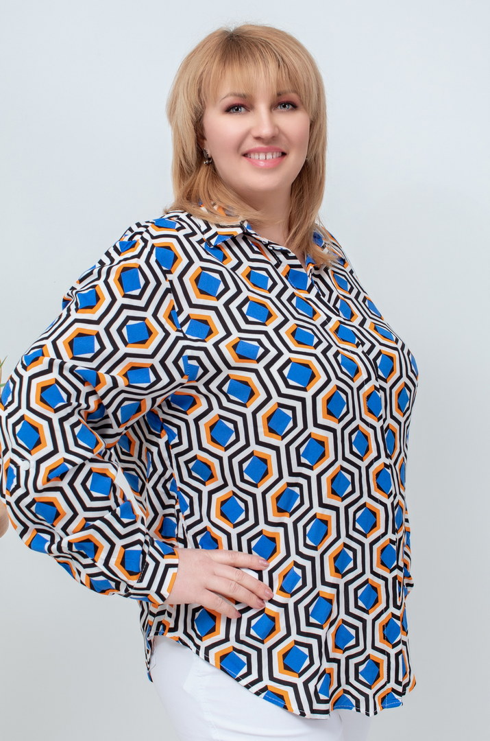 Рубашка длинная в геометрический принт супер батал