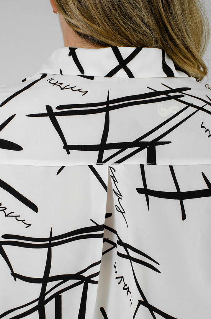 Сорочка в абстрактний принт великих розмірів