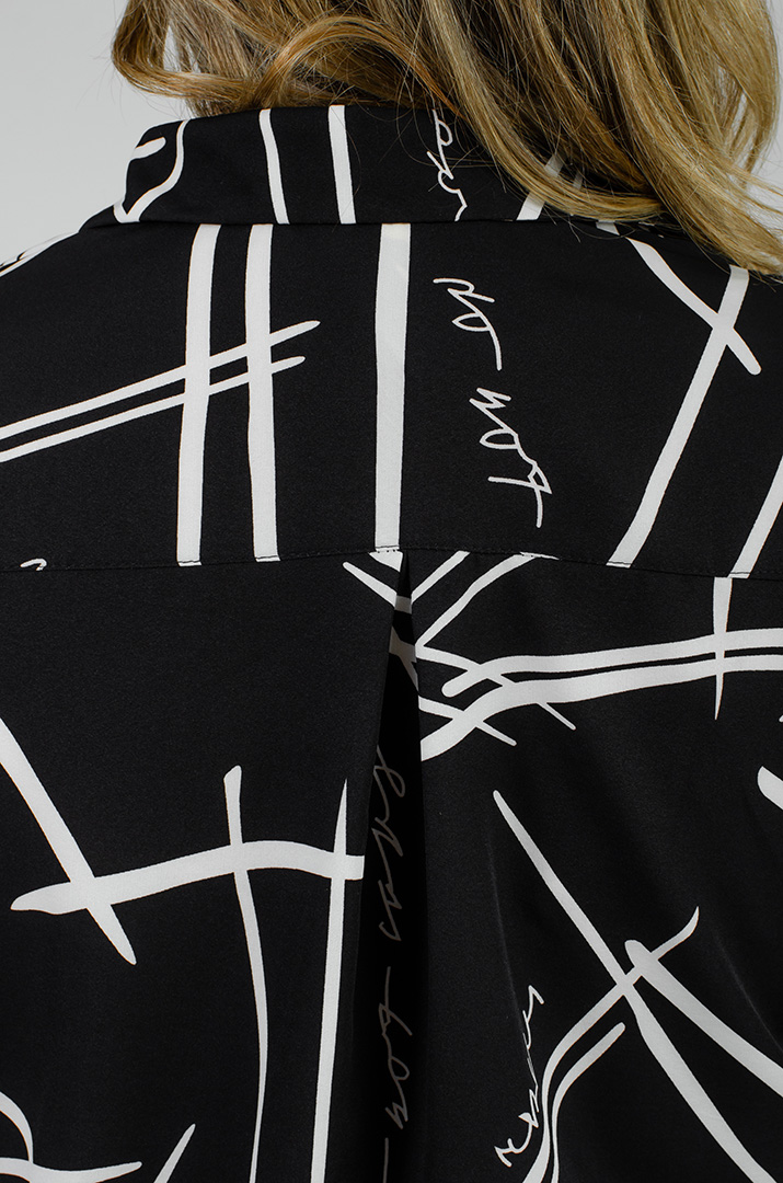 Сорочка в абстрактний принт великих розмірів