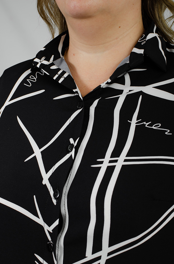 Сорочка в абстрактний принт великих розмірів