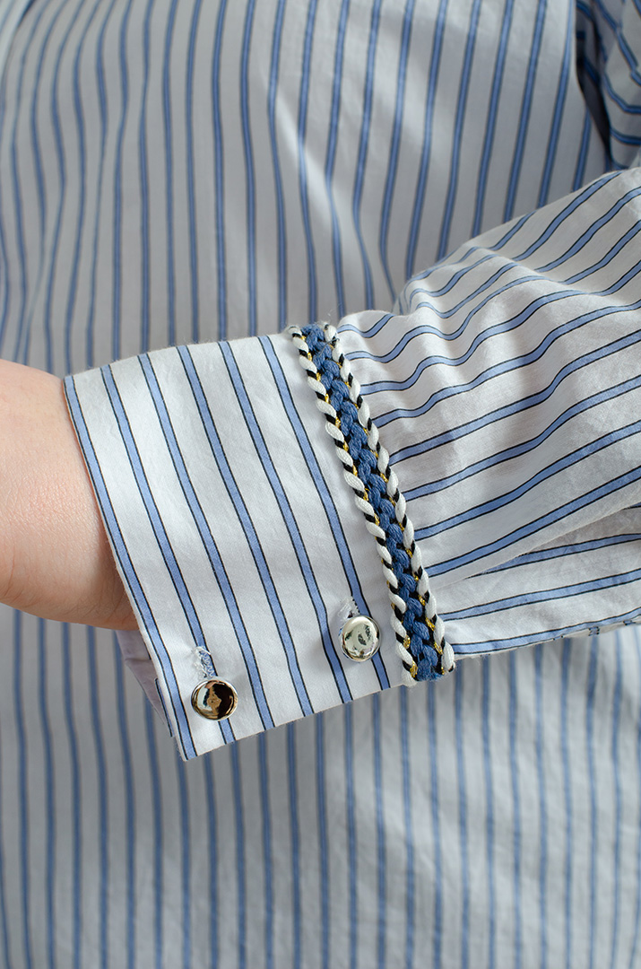 Сорочка в смужку з декором великих розмірів