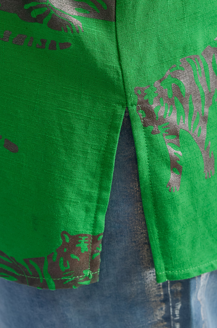 Сорочка з текстурним декором та принтом великих розмірів