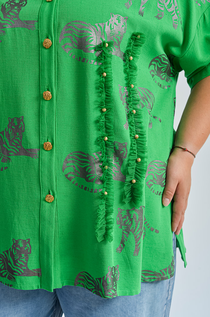 Сорочка з текстурним декором та принтом великих розмірів