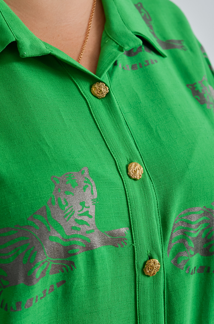 Сорочка з текстурним декором та принтом великих розмірів