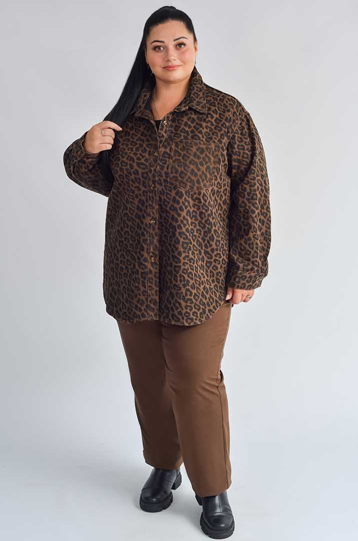 Стильна сорочка з хутром у леопардовий принт великих розмірів