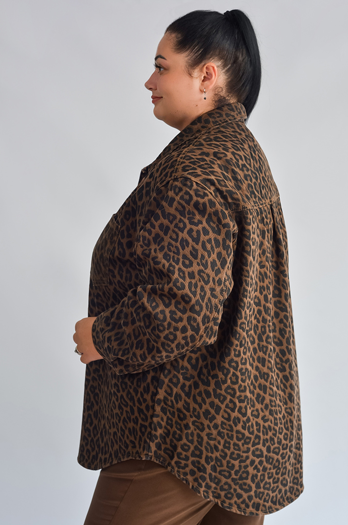 Стильна сорочка з хутром у леопардовий принт великих розмірів