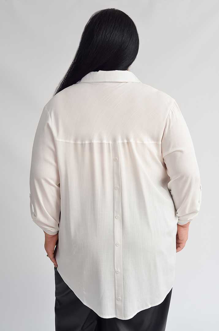 Довга біла сорочка з декоративною планкою з ґудзиками великих розмірів