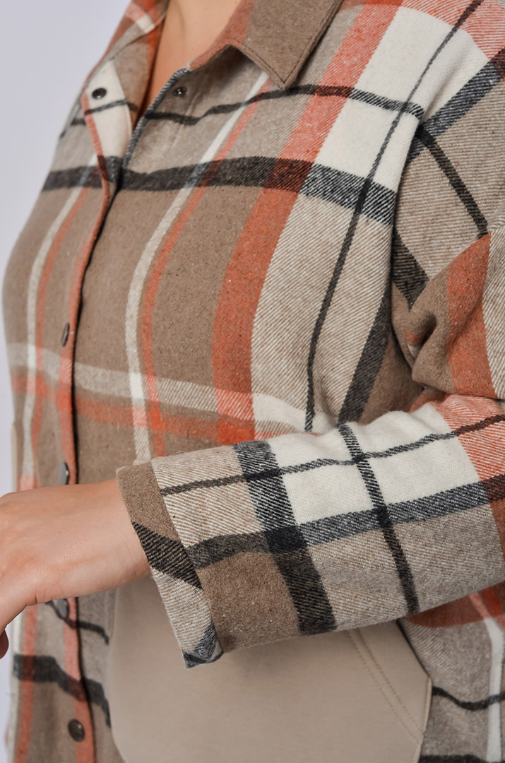 Теплая рубашка в клетку с акцентными карманами больших размеров