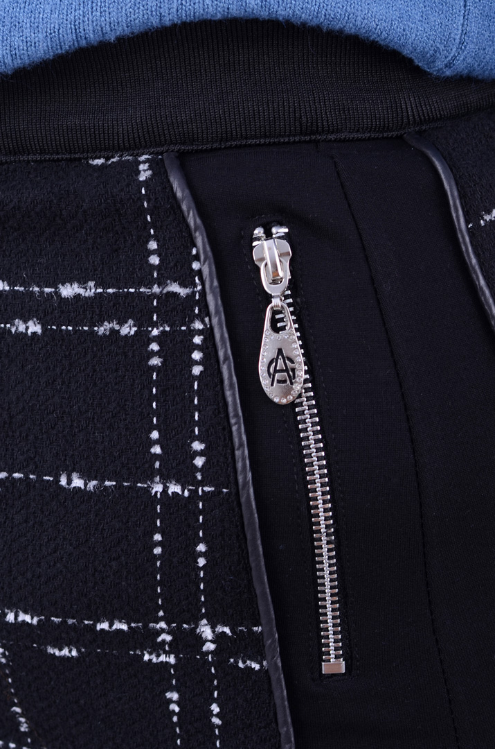 Спідниця міді у клітинку