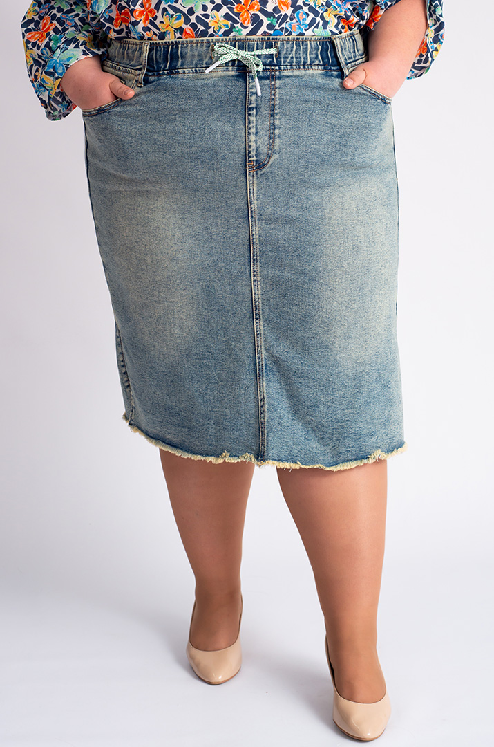 Джинсовая юбка миди с бахромой больших размеров