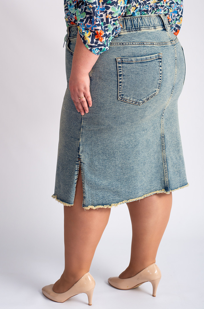 Джинсовая юбка миди с бахромой больших размеров