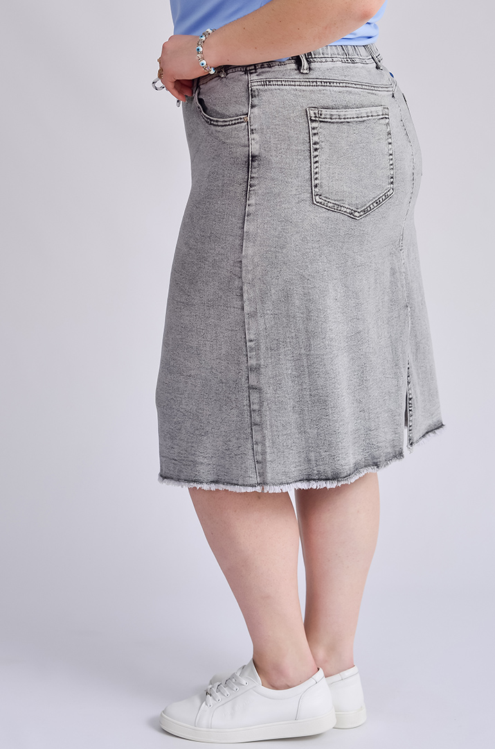 Світло-сіра джинсова спідниця міді  великих розмірів