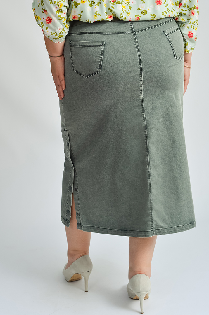 Юбка миди с функциональными кнопками по бокам больших размеров