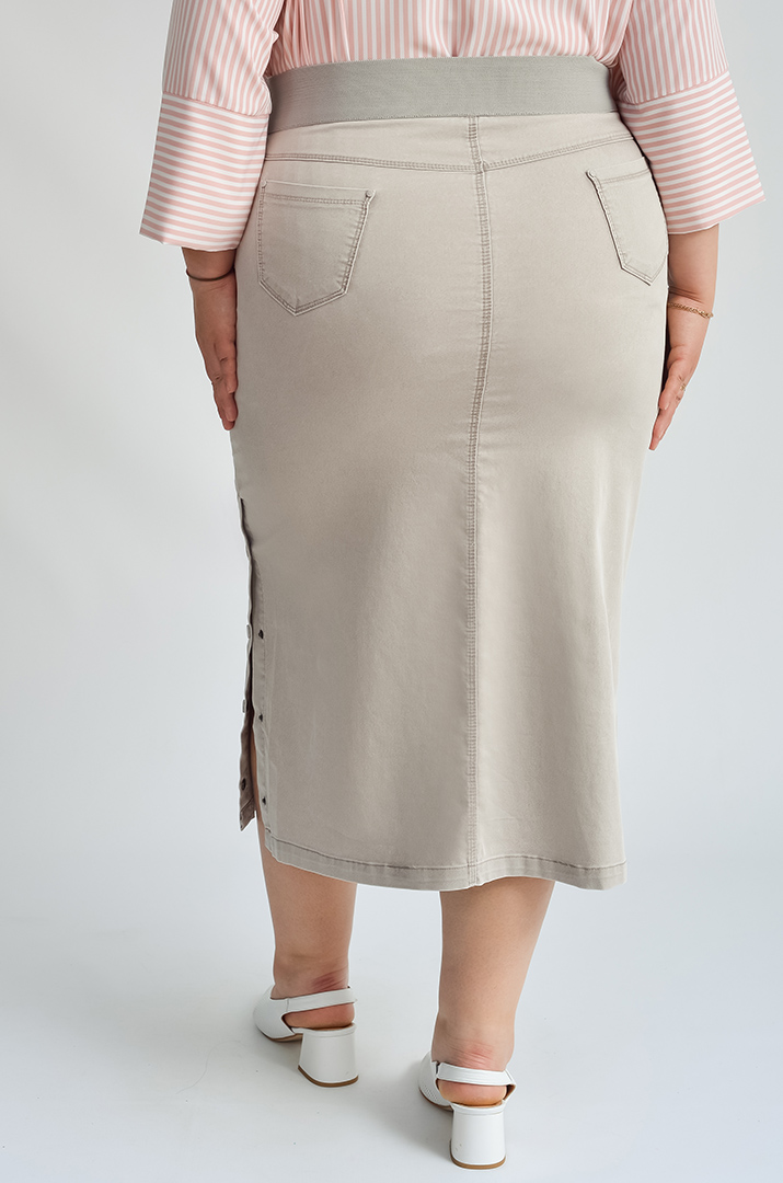 Юбка миди с функциональными кнопками по бокам больших размеров