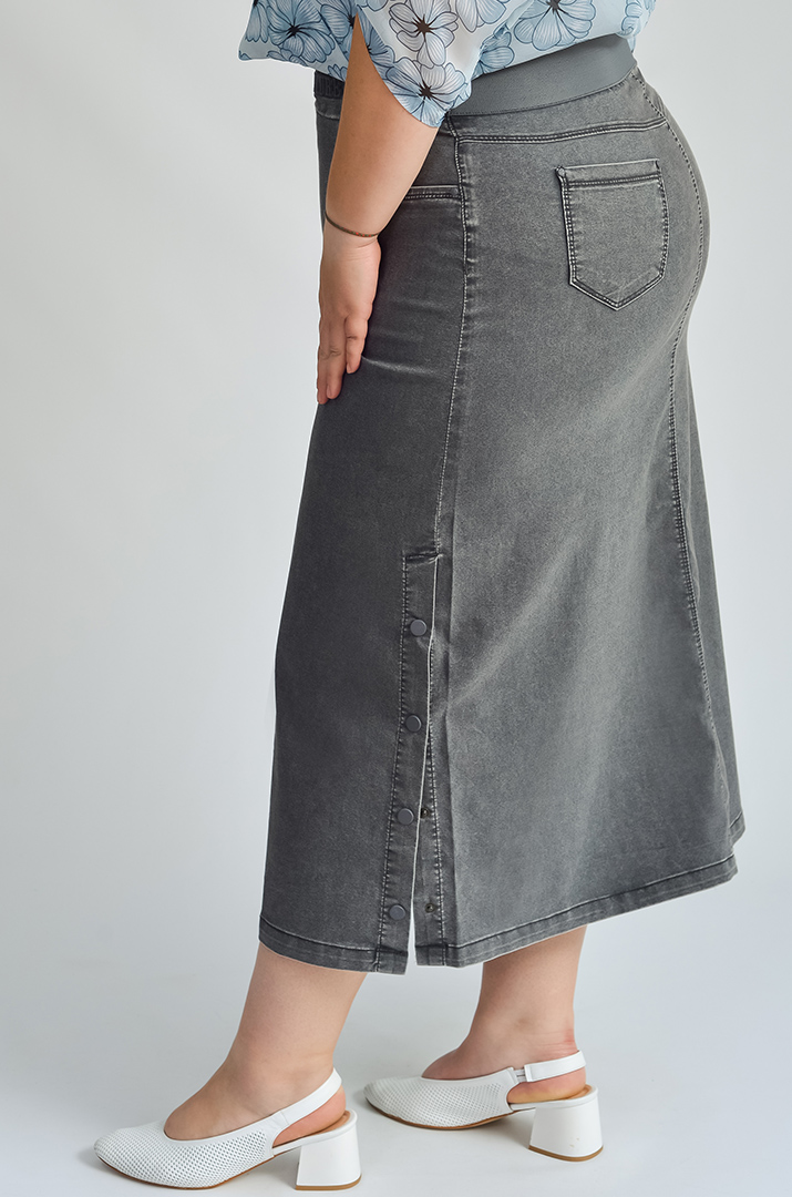 Юбка миди с функциональными кнопками по бокам больших размеров