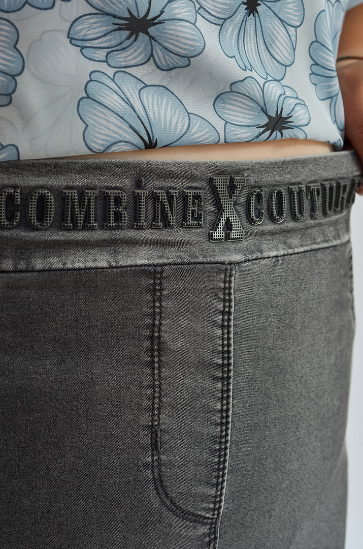 Юбка миди с функциональными кнопками по бокам больших размеров