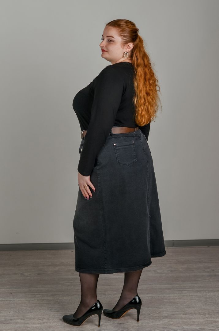 Джинсовая юбка миди с поясом в комплекте больших размеров