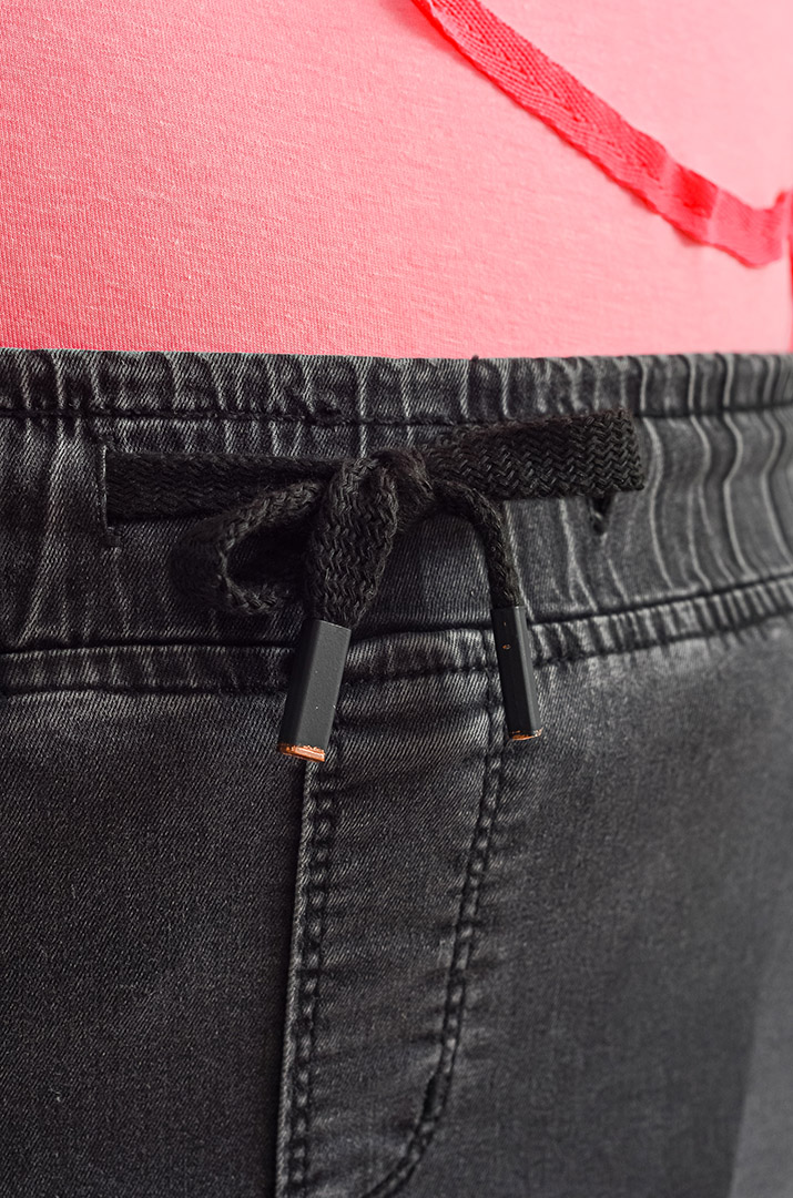 Джинсова спідниця міді в графітовому кольорі великих розмірів