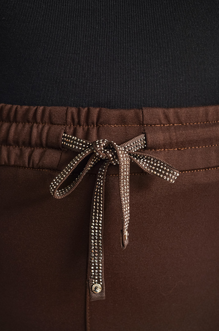 Спідниця міді в шоколадному відтінку з акцентним шнурком великих розмірів