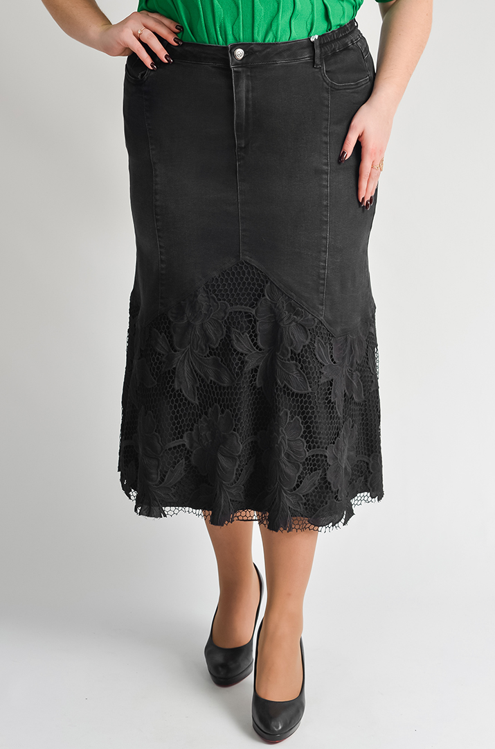 Чорна спідниця міді з квітковою прошвою великих розмірів