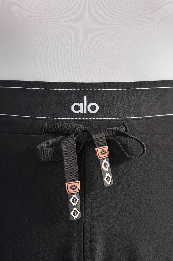 Чорна спідниця міді з елегантним розрізом великих розмірів