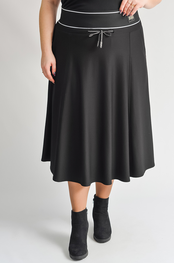 Чорна спідниця міді з боковими кишенями великих розмірів