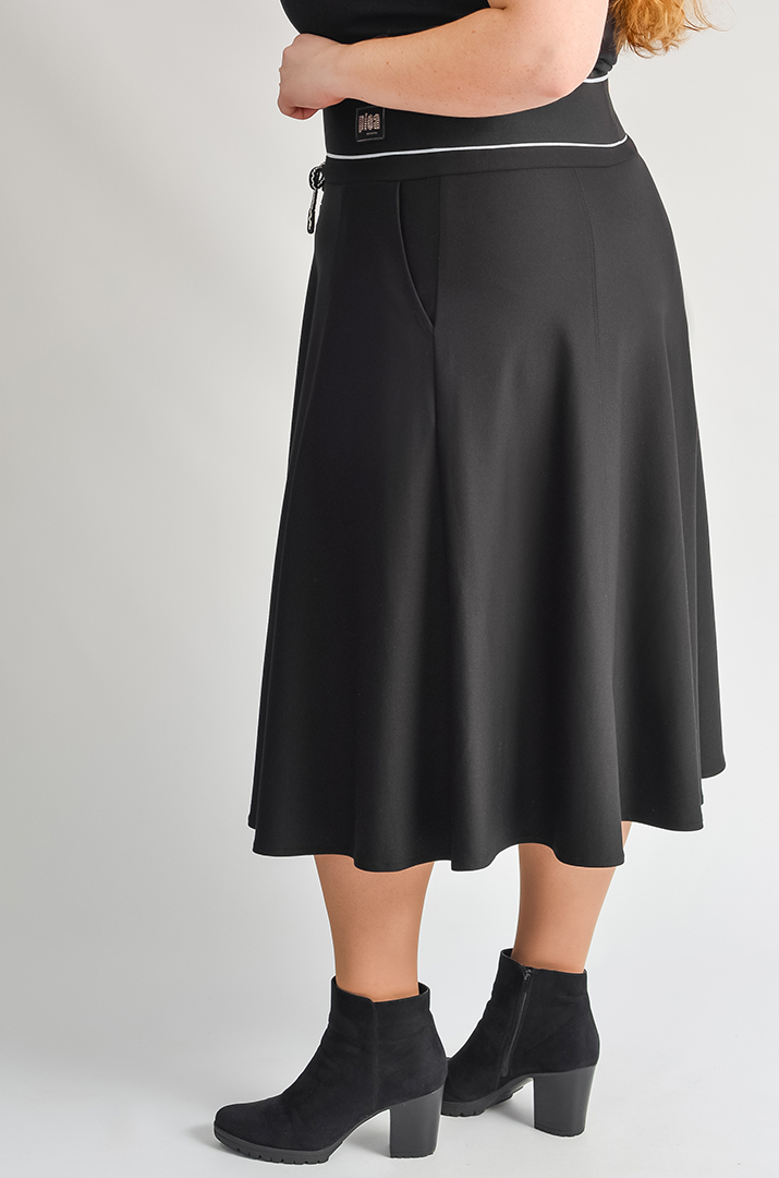 Чорна спідниця міді з боковими кишенями великих розмірів