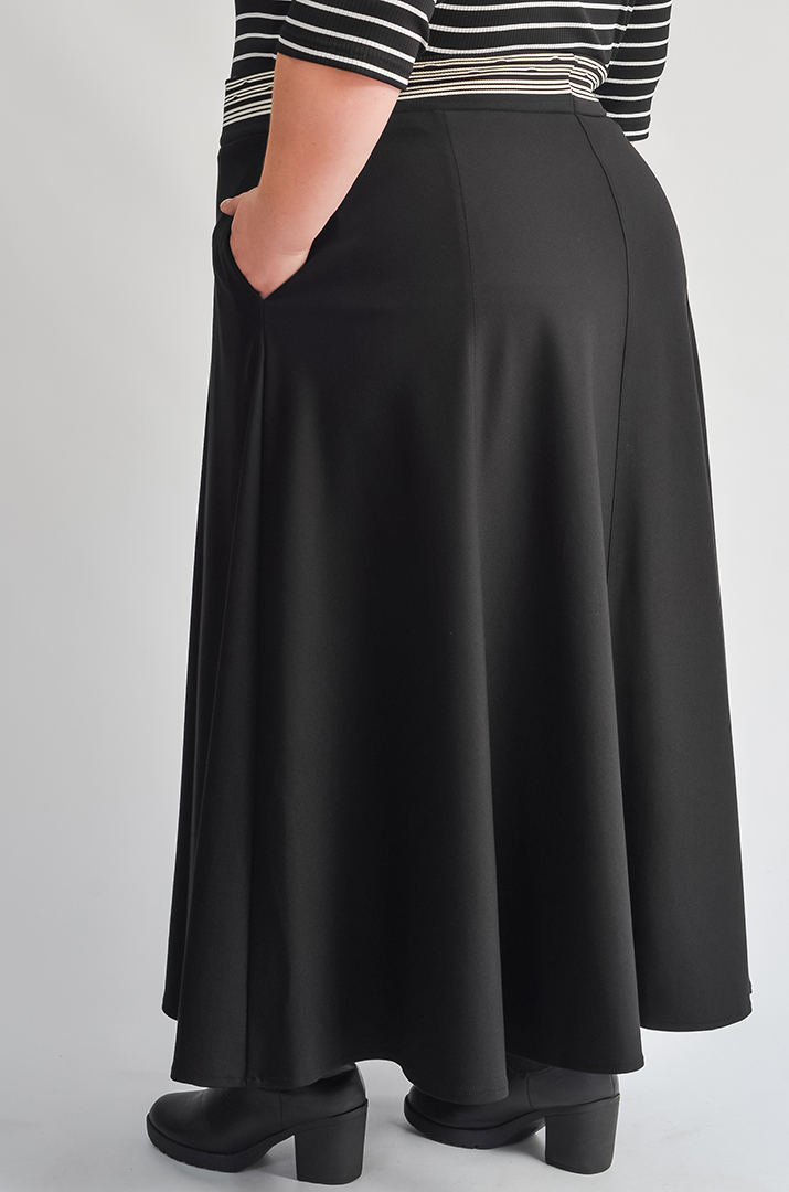 Чорна спідниця максі з акцентним поясом великих розмірів