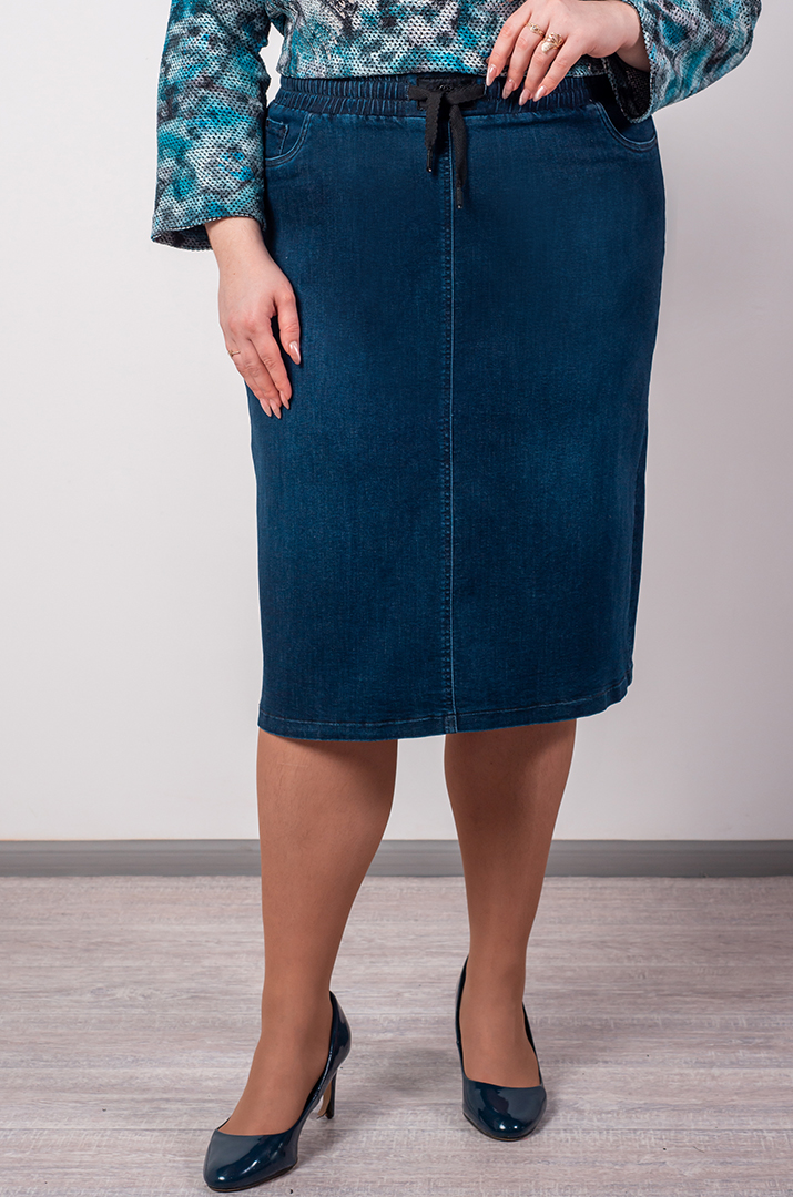 Джинсовая юбка синего цвета с карманами сзади больших размеров