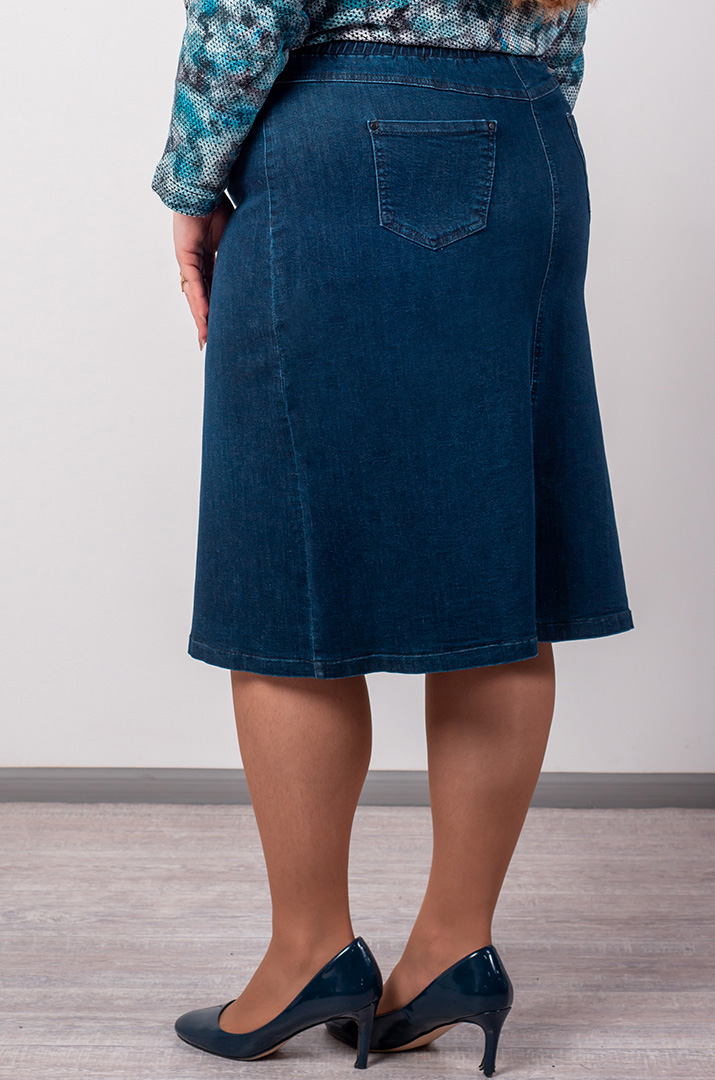 Джинсовая юбка синего цвета с карманами сзади больших размеров