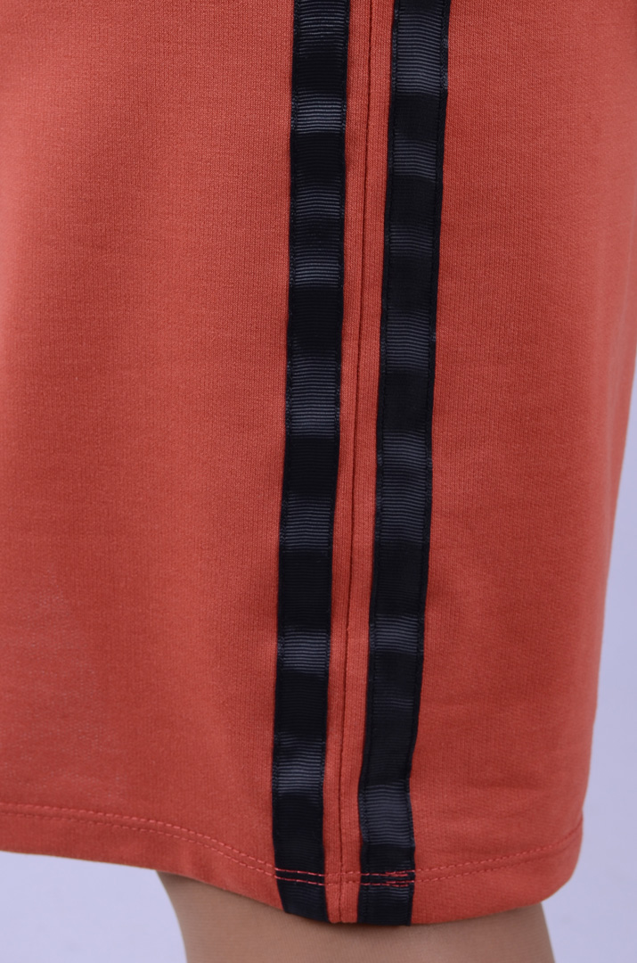 Сукня міді два кольори у спортивному стилі батал