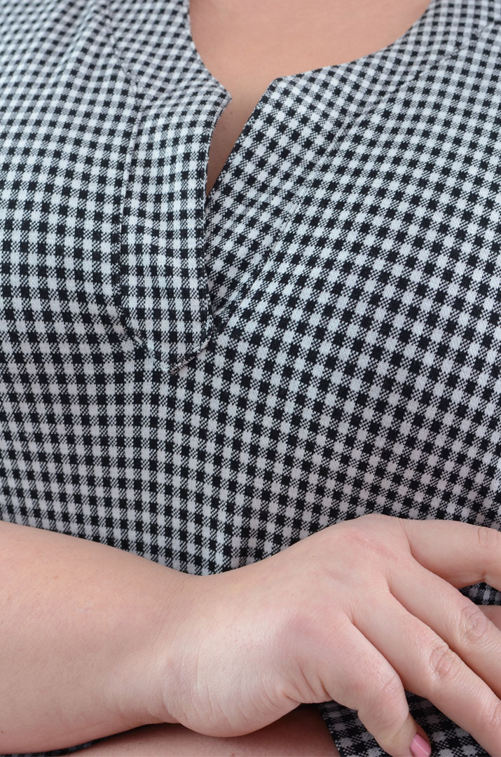 Сукня міні у клітинку з кишенями  батал