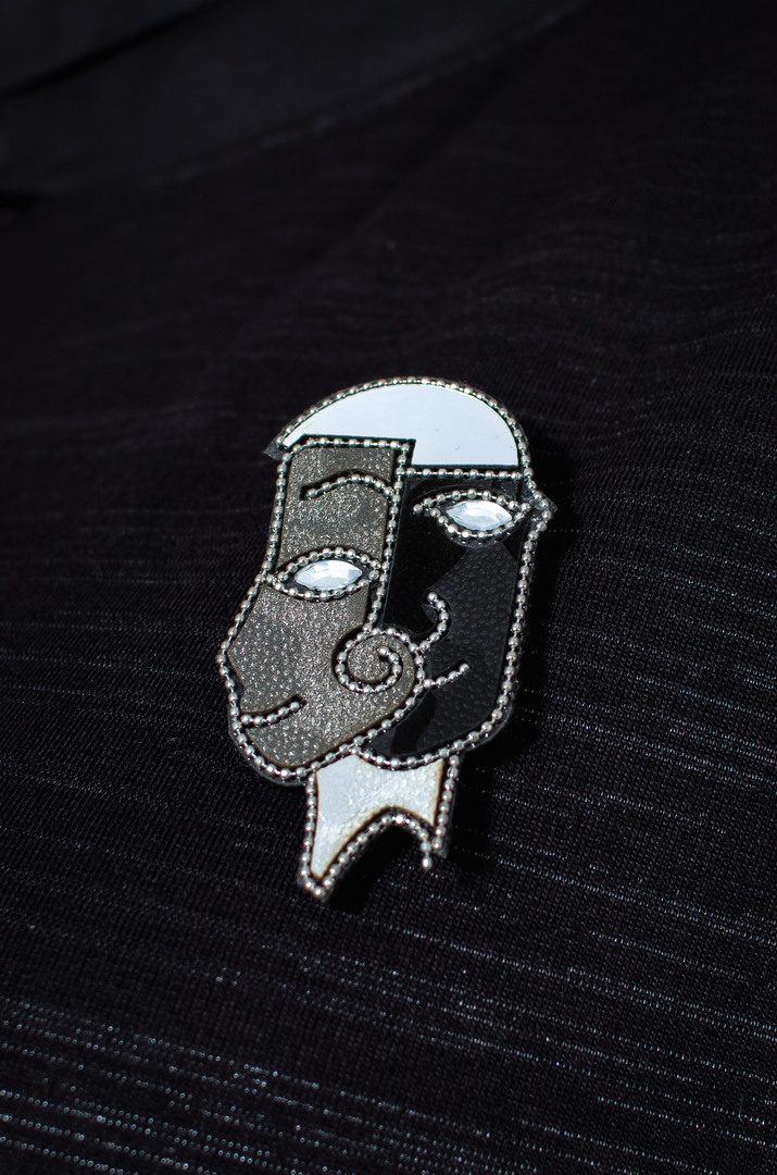 Трикотажна сукня міді з прикрасою батал