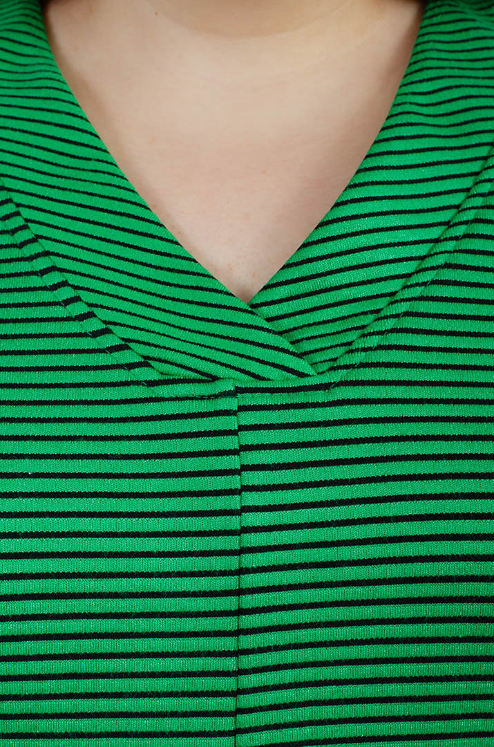 Мини платье в горозонтальную полоску батал