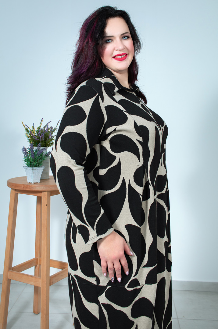 Платье миди с воротником и принтом арабески батал