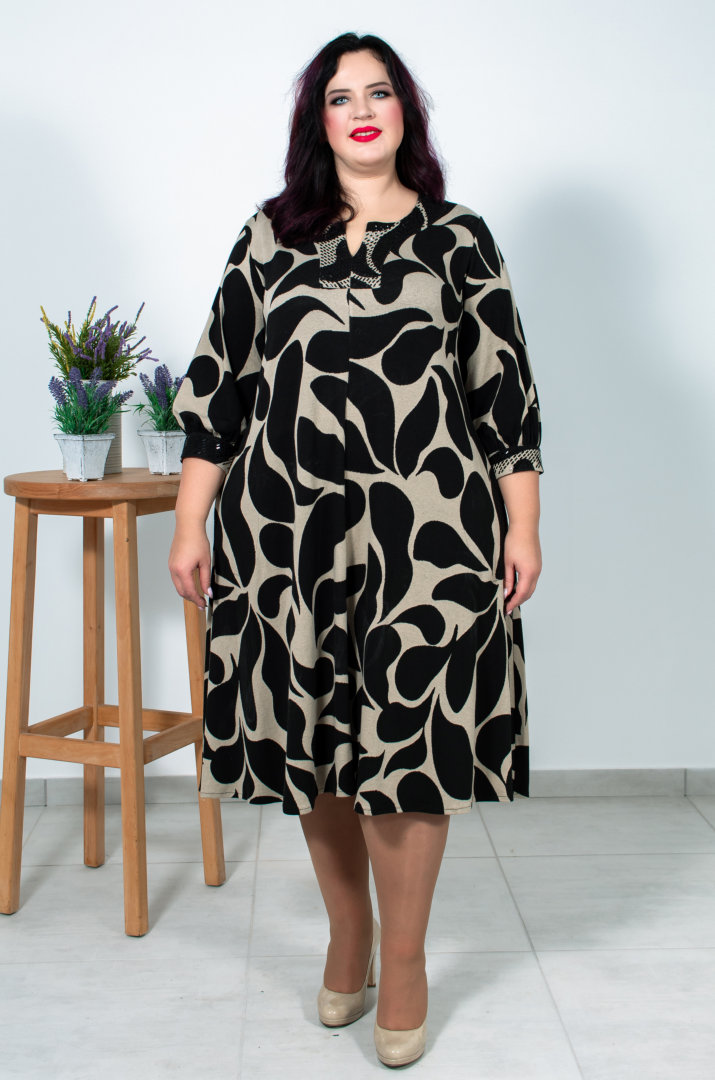 Сукня з декоративною горловиною та принтом арабески батал