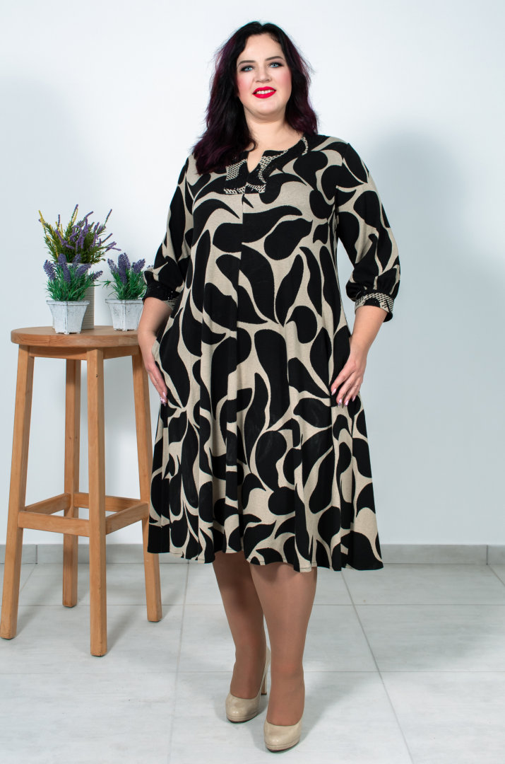 Сукня з декоративною горловиною та принтом арабески батал