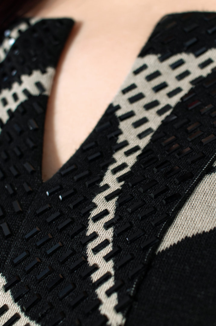 Сукня з декоративною горловиною та принтом арабески батал