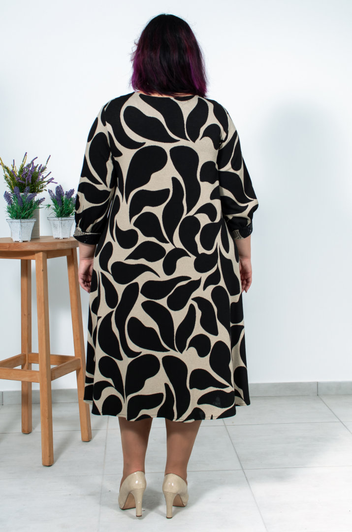 Сукня з декоративною горловиною та принтом арабески батал