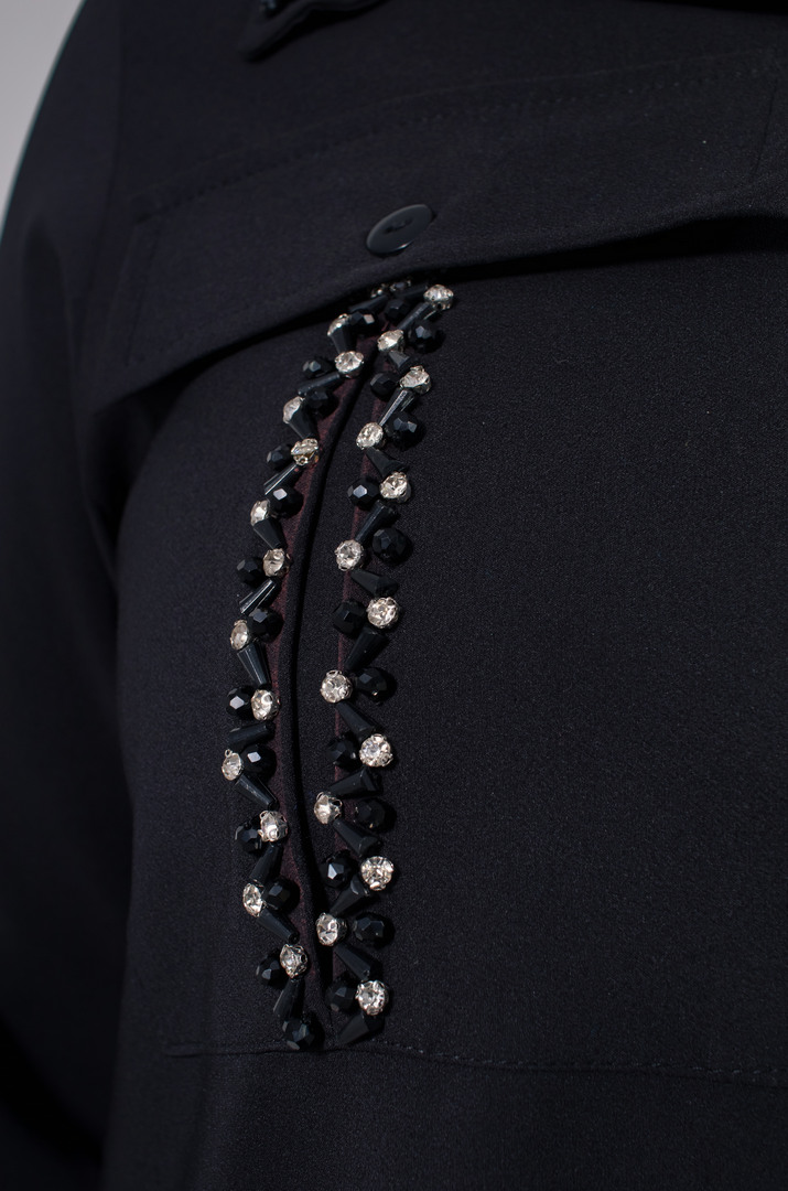 Сукня міді з декором на кишенях і комірі батал