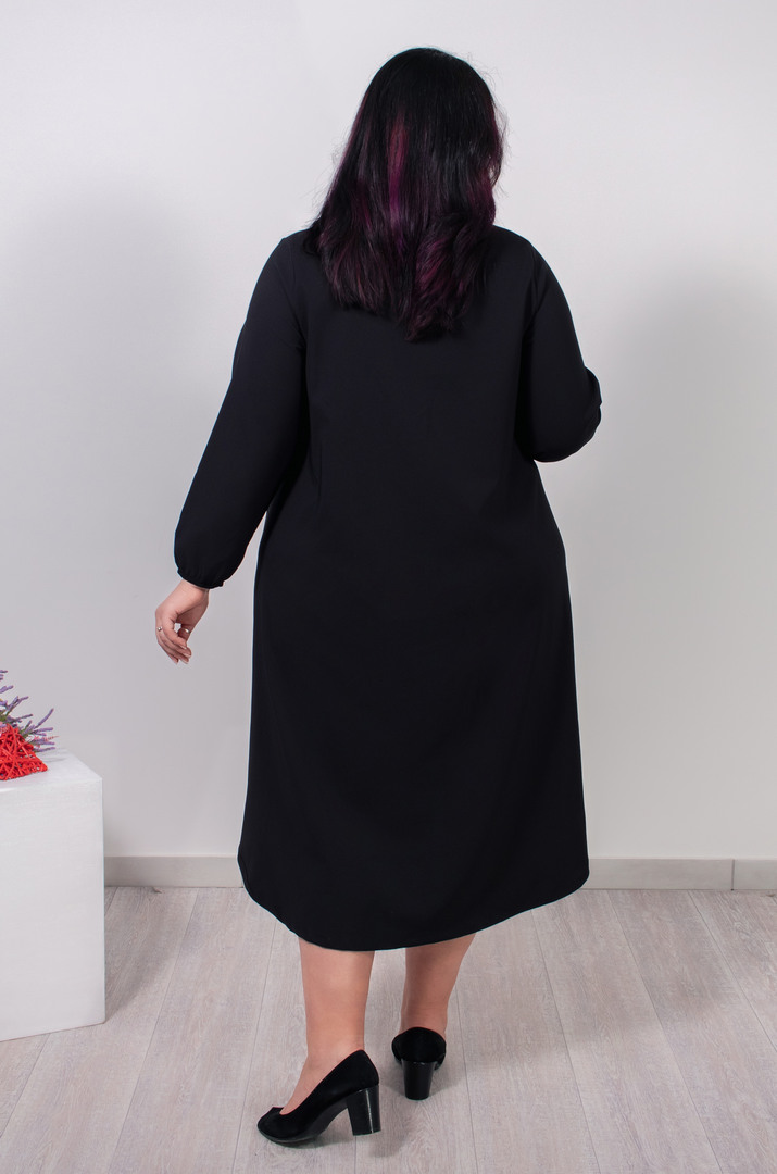 Сукня міді з декором на кишенях і комірі батал