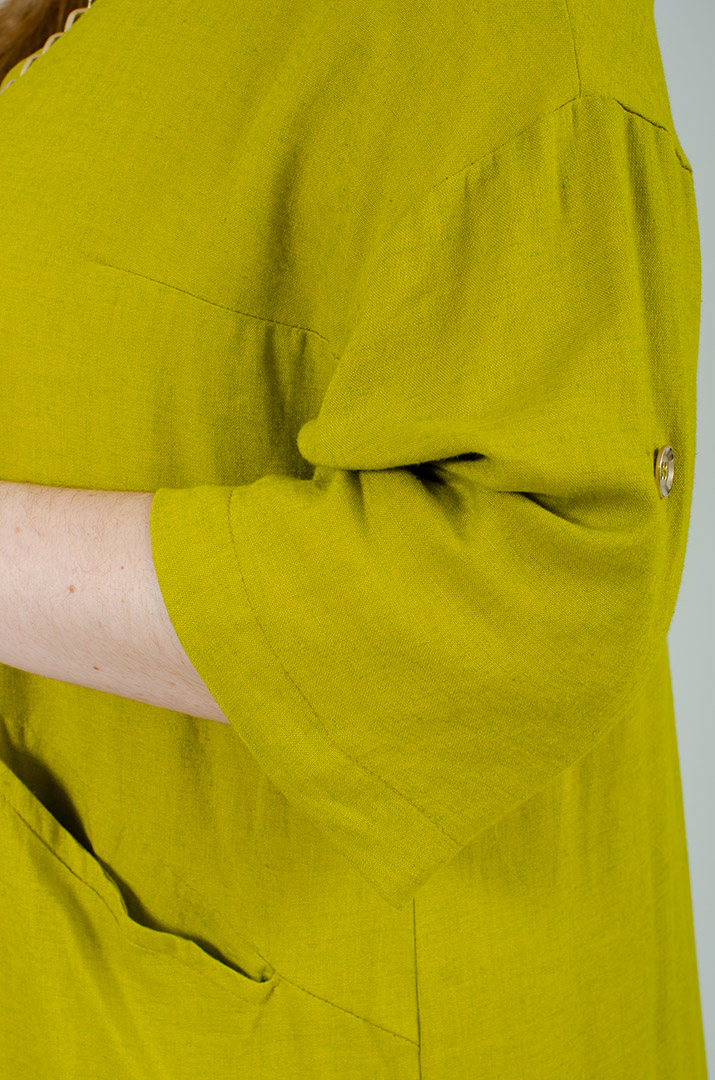 Льняна однотонна сукня з прикрасою батал