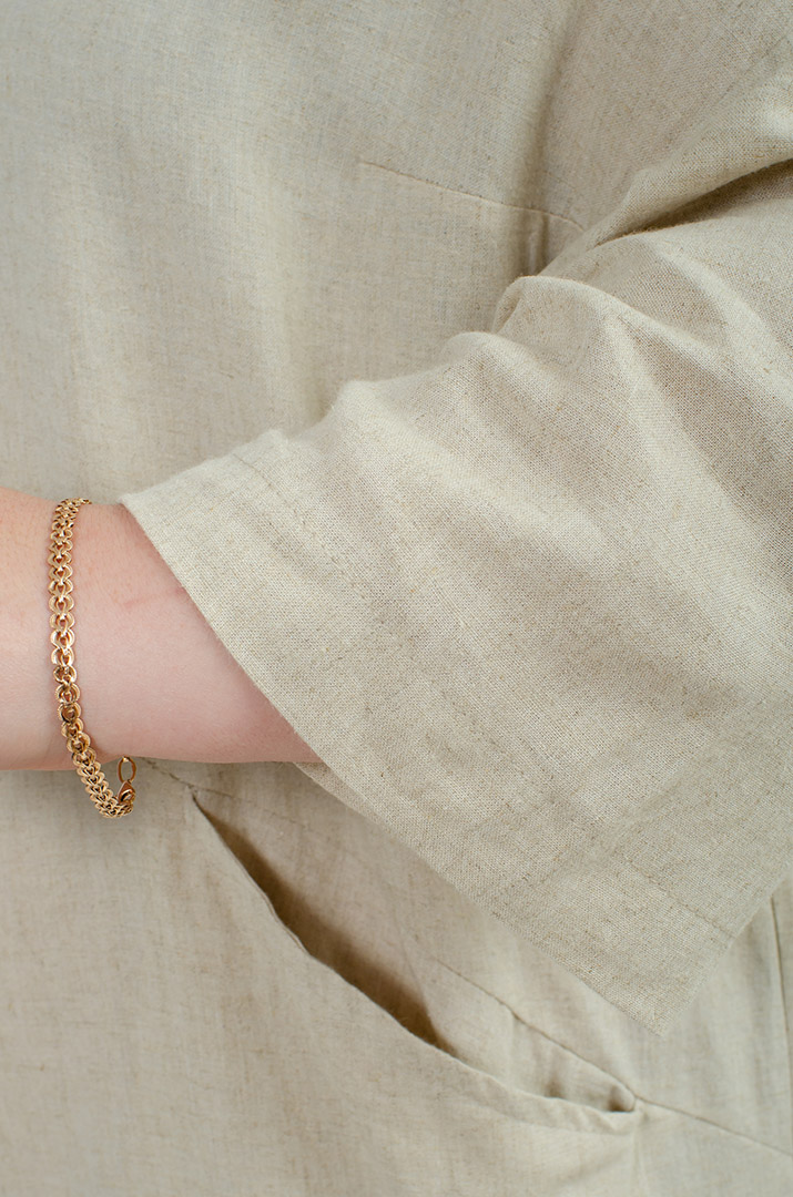 Льняна однотонна сукня з прикрасою батал