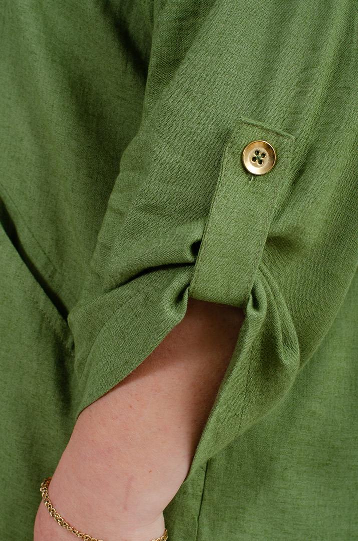 Льняна однотонна сукня з прикрасою батал